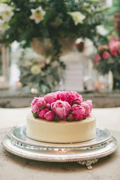 Resultado de imagem para bolo com flores pelado simples